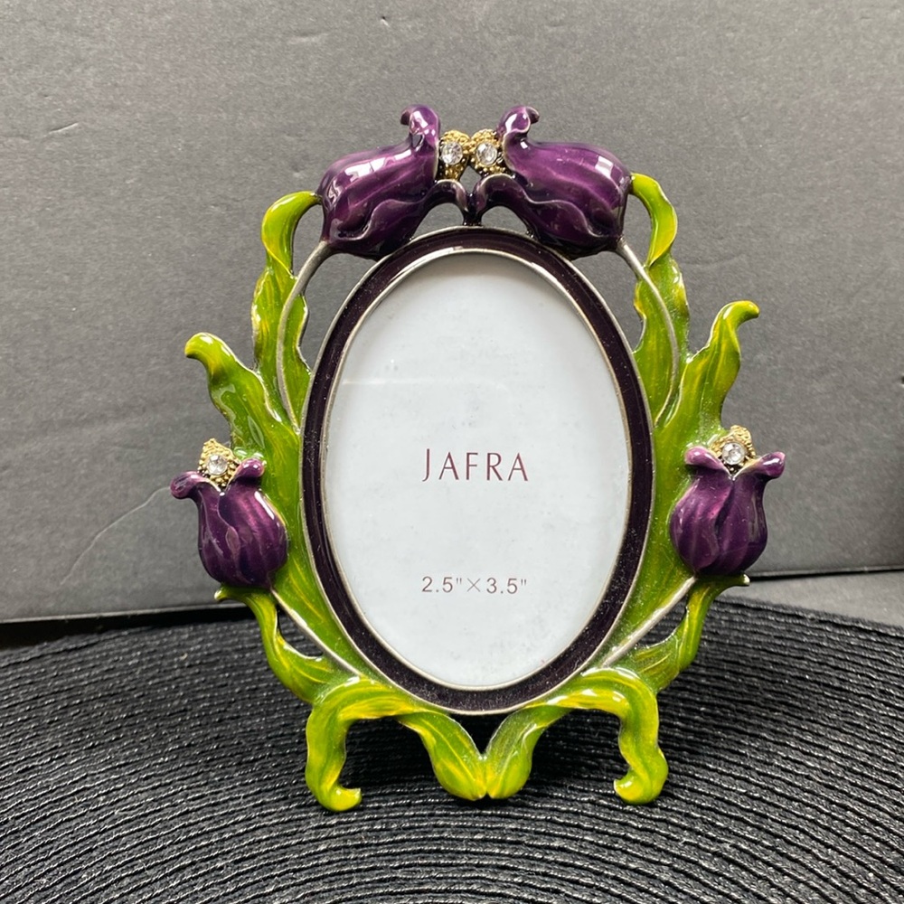 Beautiful Jafra floral picture frame  with crystals